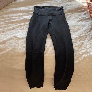 LULULEMON ALIGN LEGGINGS! Size 2. 25 inch